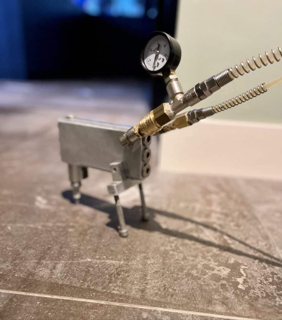 Tegelinjectie, losse en holle tegels weer vastmaken