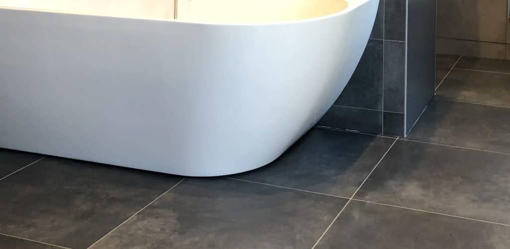 water onder tegels badkamer 3